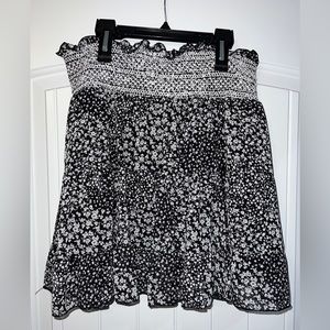 Altar’d State Black and White Floral Mini Skirt 🖤🤍